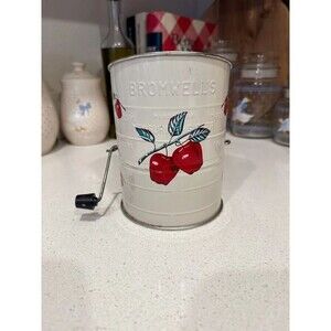 Vintage 1960s Bromwell’s Apple 3 Cup Flour Sifter